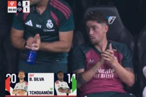 调皮导播！楚阿梅尼替补登场，镜头立即锁定巴尔韦德在替补席鼓掌